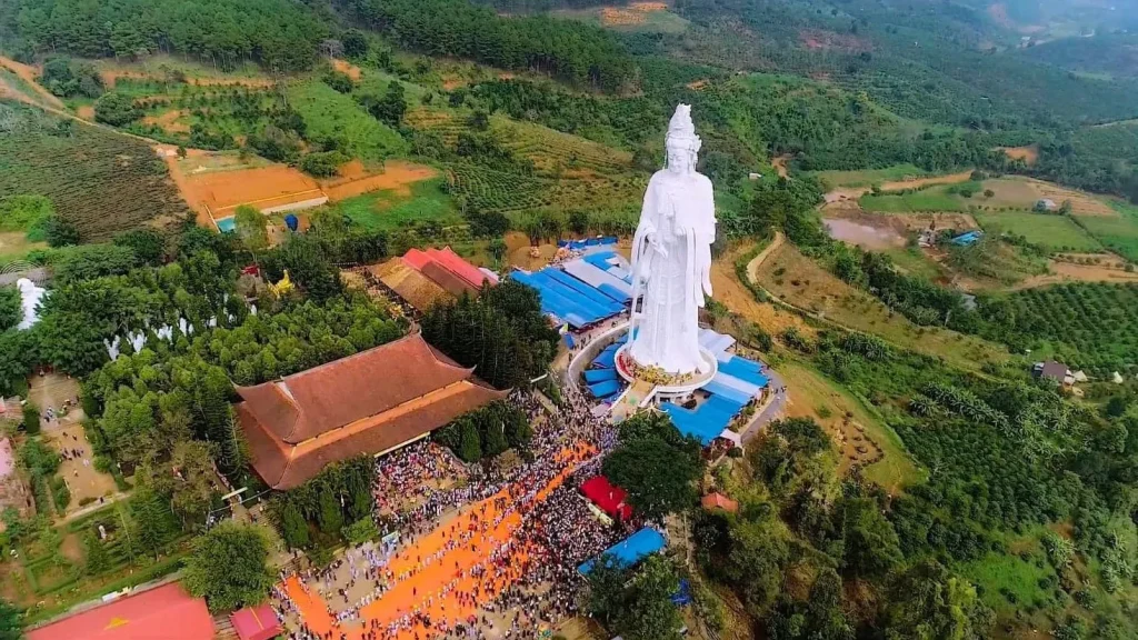 Ghé quảng Ngãi, chiêm ngưỡng tượng Phật Quan Âm cao nhất Đông Nam Á